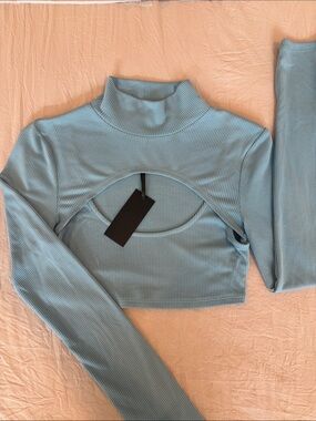 h:ours Sky Blue Ribbed Long-Sleeve Cutout Crop Top